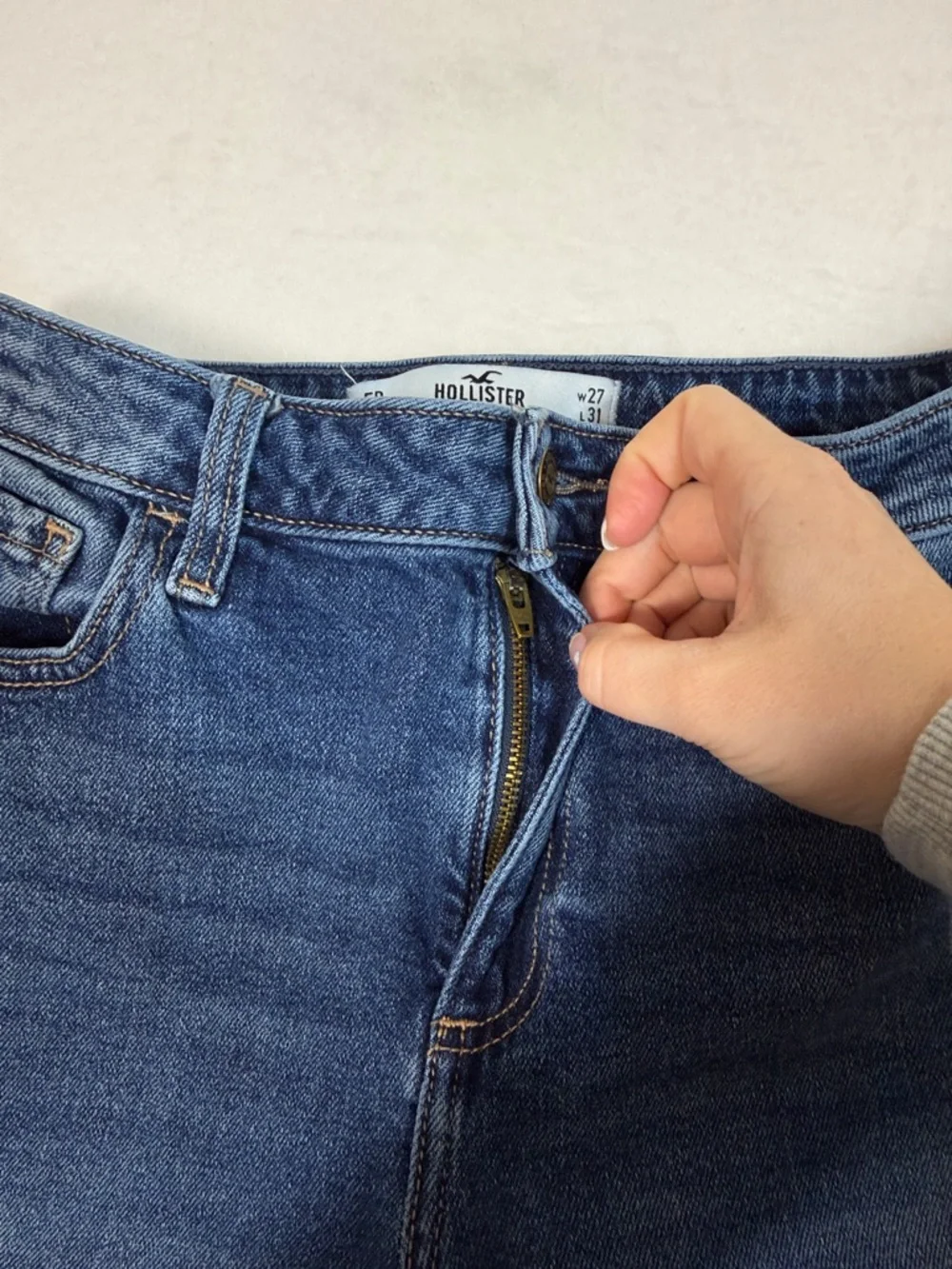 Hollister Curvy High Rise 90’s Vintage Straight Leg Jeans in Classic Blue Wash 5